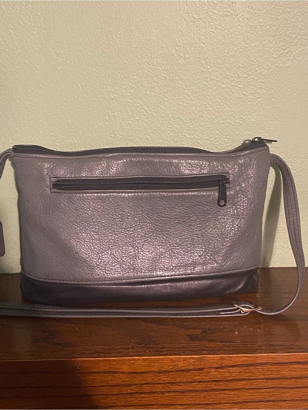 Womenβs Crossbody Bag in Pearl Gray